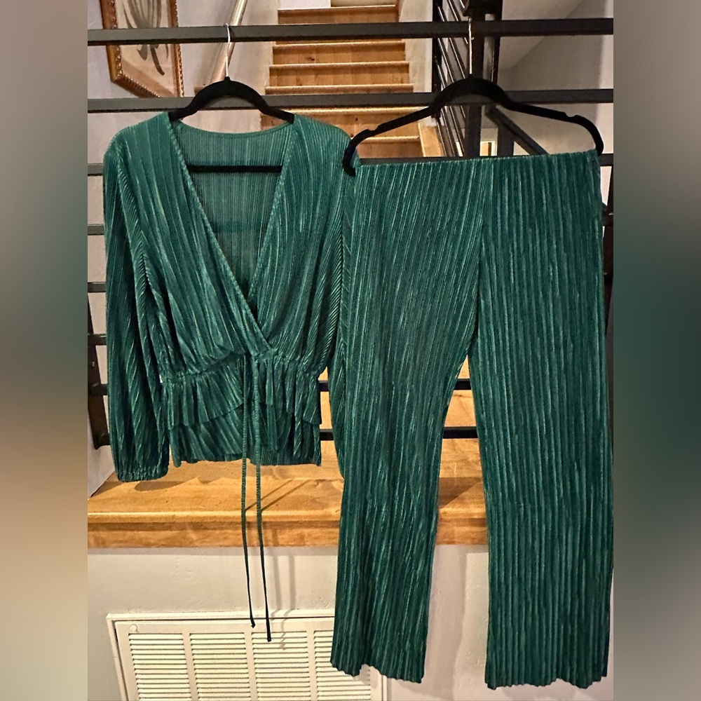 Zara green pleated top and pants set size S